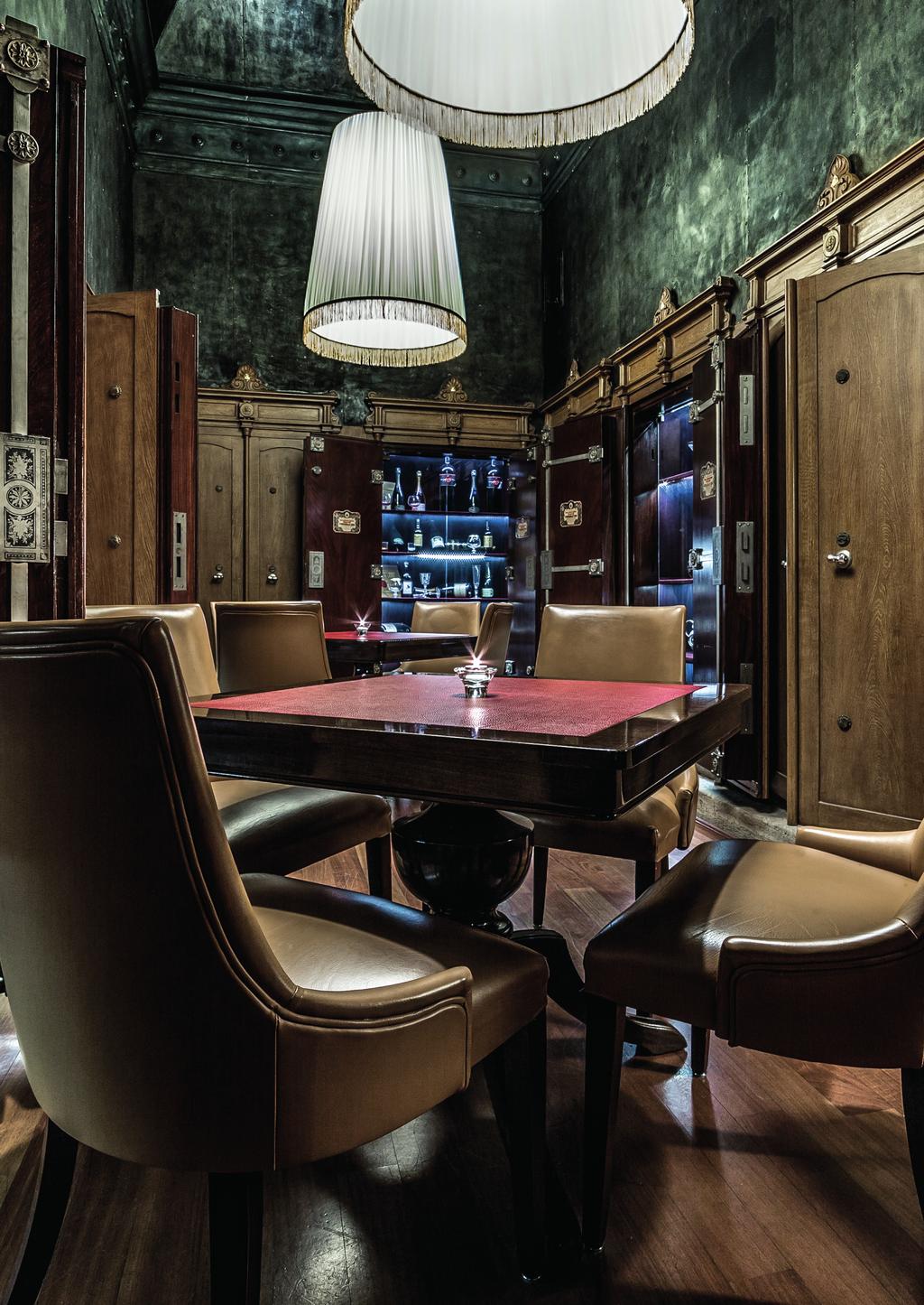 Výjimečný koňakový bar The Vault vznikl šetrnou rekonstrukcí původního bankovního trezoru Hypoteční banky České, která v této budově sídlila od roku 1895.