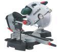 3 / 6 *Přesné řezání dřeva, obkladových desek, plastů pod úhlem 18kg Hitachi C 12 FA 207 250 5000 Pily pokosové 18kg Metabo KGSV 72 XactSYM 438 530 13000 26kg Metabo KGS 315 Plus 438 530 15000