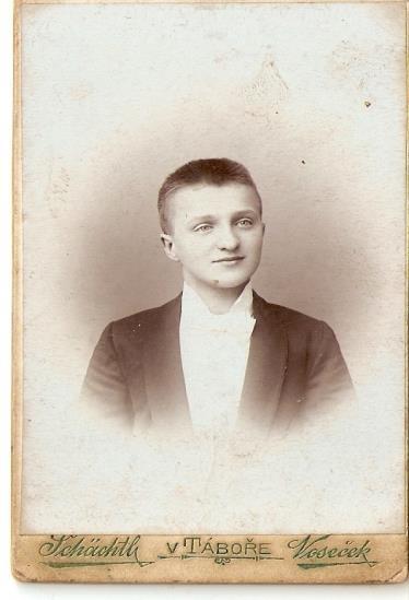 válkou tatínek pana Ježka odešel do Francouzské cizinecké legie 1914 vznikl základ vojsk, kterým se za války říkalo revoluční dobrovolná