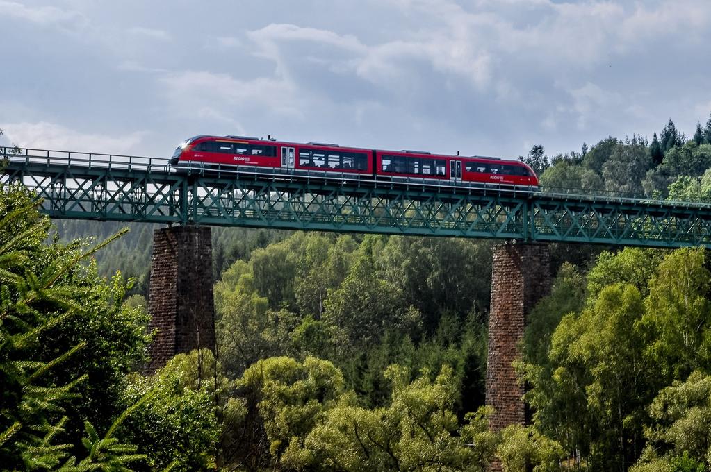 Jízdenka LABE ELBE Ústecký kraj, část Saska, Drážďany a Míšeň s okolím Celodenní jízdenka - platí 24 hodin, 1 osoba 200 CZK, 2 5 osob 400 CZK. Platí ve vlacích vč.