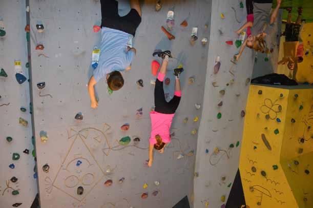 Bouldering pro děti z lezeckého kroužku Mikuláš na ledě Na měsíc leden připravujeme lezecké závody