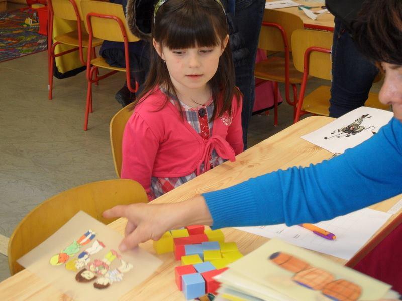 Besídka ke Dni matek 17. květen byl v naší škole dnem, který byl věnovaný všem maminkám. V tělocvičně jsme se sešli opět v hojném počtu, což nás všechny velmi potěšilo.