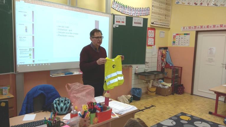 schránku důvěry a pořádá řadu přednášek a besed počínaje