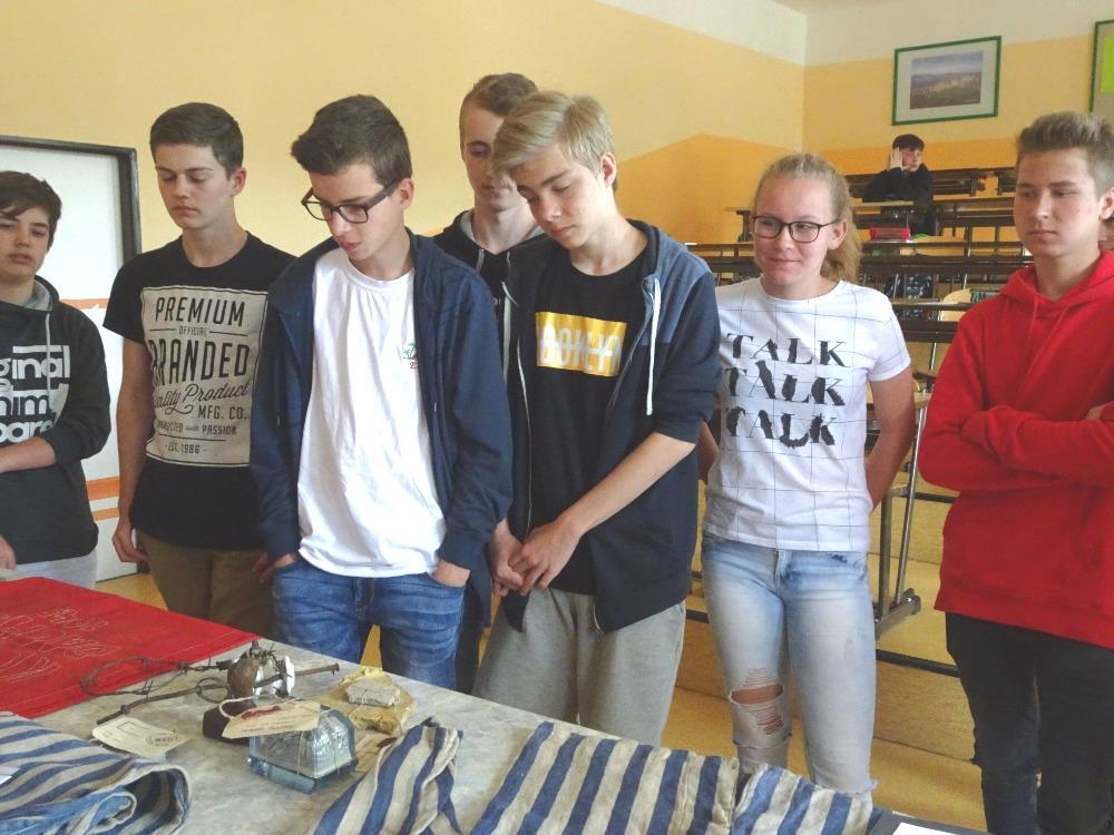 JIŽ OD ROKU 2006/2007 VYUČUJEME PODLE NAŠEHO ŠKOLNÍHO VZDĚLÁVACÍHO PROGRAMU BLAHOVÁČEK V LETOŠNÍM ŠKOLNÍM ROCE BYLY ŽÁKŮM NABÍDNUTY TYTO VOLITELNÉ PŘEDMĚTY: 3. ročník = sportovní hry 4. 5.