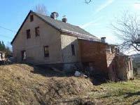 kotelnu úklidovou komoru, sklad a chodbu, společné zádveří a schodiště do podkroví. Prostory 1.