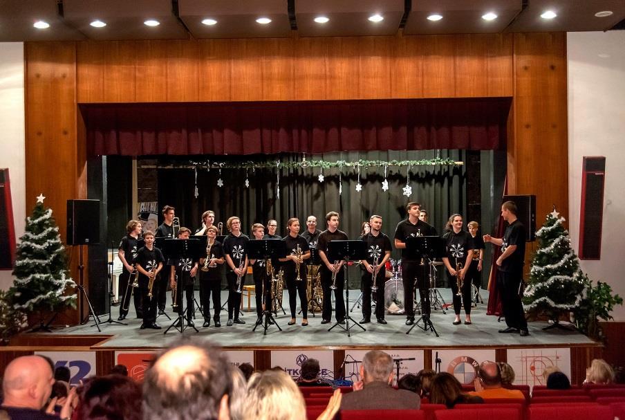 čtyřdenní soustředění na úpatí jesenických hor, a to v městečku Rešov. I žákovský orchestr ARCHI IUVENTI.