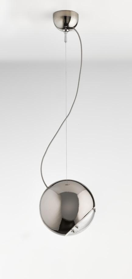 106 Aldo Bernardi LINEA Globo L originale interpretazione di una sfera luminosa viene offerta nelle varianti: i lustri metallici, contenenti 24 carati di oro o 22 carati di platino, stesi a