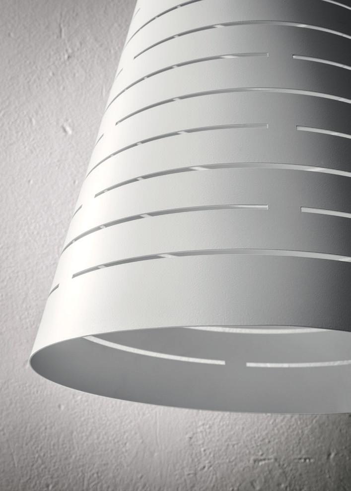 104 Aldo Bernardi LINEA Cervino Sospensione di elegante forma conica in acciaio smaltato. La luce che filtra attraverso fessure orizzontali, crea un piacevole reticolo di luci ed ombre.