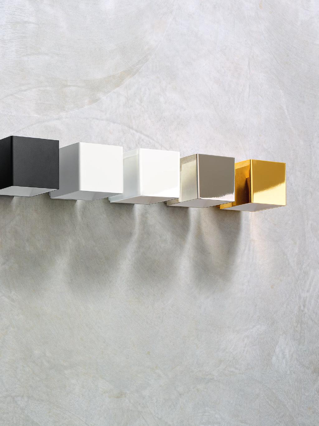 117 NM Finitura nero matt Matte black BM Finitura bianco matt Matte white BL Finitura bianco lucido Glossy white CR Finitura cromo Copper chrome AU Finitura oro Gold Cubetto, lampada minimalista dal