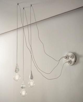 10 Aldo Bernardi Sospensione singola Single pendant Rosone multiplo circolare Round multiple canopy Multipresa Multi-socket Supporto modulare 1800 x 350 mm Modular support Sospensioni singole che ben
