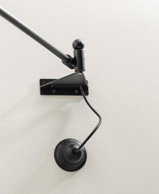 71 Applique con braccio movibile in senso orizzontale per 90. Wall lamp with arm movable horizontally for 90.