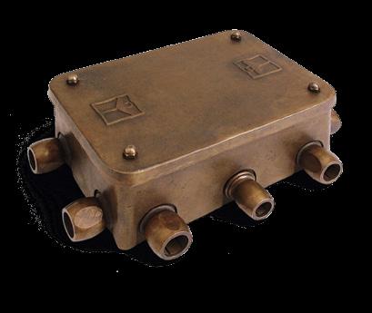 Correnti & Movimenti Aldo Bernardi 17 Scatola di derivazione ovale Oval junction box Scatola di derivazione ovale, in fusione di ottone, disponibile nelle finiture ottone anticato, nichel e Rustic