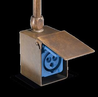 26 Aldo Bernardi Correnti & Movimenti Scatola con presa industriale Box with industrial socket Scatola disponibile nelle finiture ottone anticato, nichel e Rustic Silver TM con un unica uscita