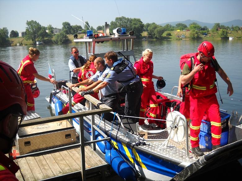 4. Humanitární jednotka ČČK ÚOS ČČK Liberec má zřízenou plně funkční humanitární jednotku. Tato je sloţena z Humanitárního týmu a Záchranného týmu.