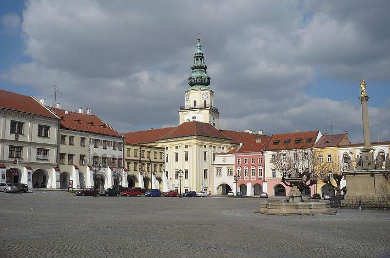 rozehnáním Kroměřížského sněmu a nástupem Františka Josefa I.