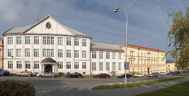 Masaryka 2433, 760 01 Zlín Tovačovského 337, 767 01 Kroměříž Středoškolské studium Absolventi základních škol mohou studovat čtyřletý vzdělávací program ukončený maturitní zkouškou.