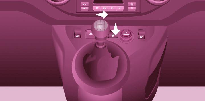 Nenechávejte ruku za jízdy na hlavici řadicí páky, protože takto vytvářený tlak, i když je mírný, může po delší době způsobit opotřebení vnitřních komponentů převodovky.