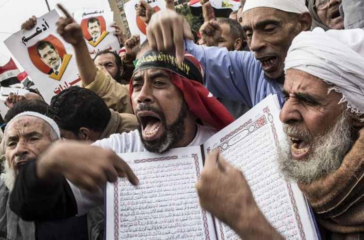 4 Někteří muslimové se rychle radikalizují Muslimové v ČR se chtějí ozbrojovat Šéf pražských muslimů vyzval muslimy k ozbrojování.