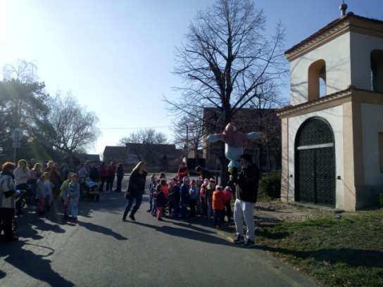 od 16,30 setkání s paní učitelkou ze ZŠ Brandýsek, která je p ipravena zodpov d t veškeré dotazy týkající se vstupu d tí do školních