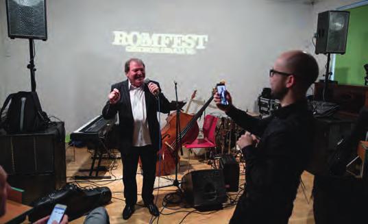 Z těchto důvodů jsme veřejnosti nabídli celovečerní moderovaný pořad s projekcí unikátních archivních filmových záznamů a fotografií, koncertními