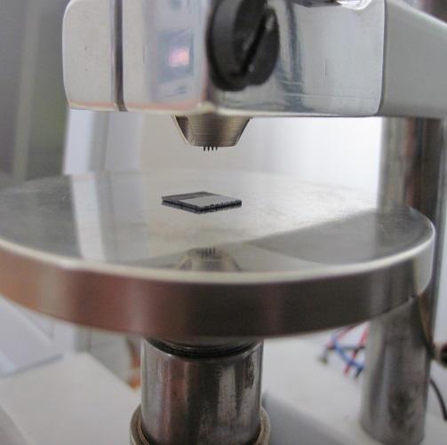 Spektrální rozsah 400 1100nm Uniformní kolimované světlo na ploše 100x100mm Xenonová oblouková lampa 450W