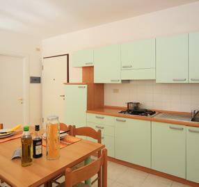 CAORLE - Rezidence Colombo Poloha: moderní apartmánový komplex s výbornou polohou je situován v centru Caorle - Spiaggia di Ponente, v okolí se nachází mnoho restaurací, barů, pizzerií a kaváren, v