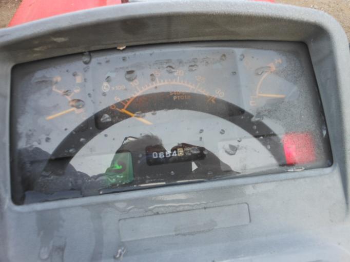 zapíná automaticky při redukovaných rychlostech) 36) Kontrolka mazání motoru