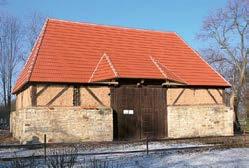 Třebíz (správní obvod obce Kladno), stodola v areálu usedlosti čp. 1. Tesařské protézy krokví severní střešní roviny.