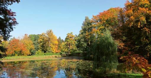 Vrchotovy Janovice (správní obvod obce Votice). Zámecký park patří ke kompozičně i druhově k nejcennějším památkám zahradního umění (foto A. Rudl). Smilkov (správní obvod obce Votice).