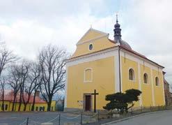 Zatímco fasády gotického presbytáře stále chátrají, vstupní západní průčelí je v krátkém čase opravováno podruhé.