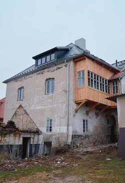 Restaurátorsky byly panem Coufalem obnoveny vitráže. Na městském opevnění (NKP) se pokračovalo s opravou parkánové hradby v městském parku nad Růžovou ulicí (pod čp. 18).
