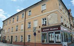 Nadále probíhá obnova městského Dusíkova divadla, kde je ovšem velkým problémem často nedostatečná kvalita provedení a tlak na kompromisní řešení.