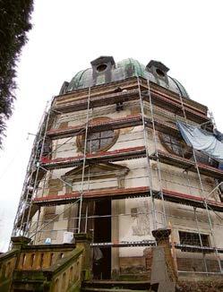 Hořín (správní obvod obce Mělník), pohřební kaple Lobkowiczů, pohled na kapli v průběhu obnovovacích prací (foto V. Hlaváčková).