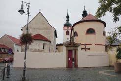 Vyšehořovice (správní obvod obce Brandýs nad Labem) pohled na jihovýchodní nároží tvrze s v roce 2017 realizovanou rekonstrukcí části brány s portálem a vpadlinou pro padací most, která zanikla při