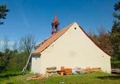 drobný kostelík získal zpět jemné křivky s taškami tradičně zakončenými na štítu (foto H. Řepková).