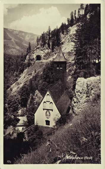 Štěrkovou vozovku dnes nahradila asfaltová komunikace. Fig. 6 Hubert Lake with a dam. Walstern (Mariazell). 19114 p. Ledermann, Wien, I. Fleischmarkt 1926.