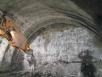 Herrschaftsbucktunnel západní předzářez severní trouba, opatření zajištění zvětralého nadloží western pre-cutting northern tube measure stabilising the weathered overburden příčný řez cross-section
