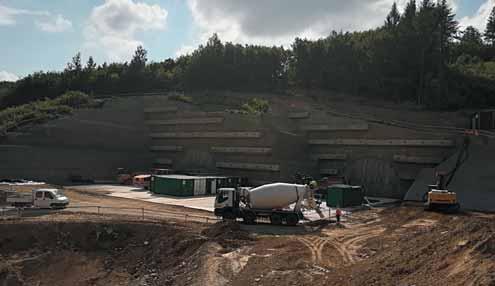Obr. 3 Tunel Prešov východný portál Fig. 3 Presov tunnel eastern portal Lúčka Višňové Dubná Skala, ktorý je vedený južne od krajského mesta Žilina.