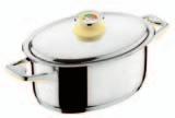 65 DUŠENÝ KOHOUT S PAPRIKAMI Ingredience (4 porce) Rooster stew Malý kohout 2 Červená paprika 1 Žlutá paprika 1 Zelená paprika 1 Cibule 1 Extra panenský olivový olej 50 ml Bílé víno 100 ml Nasekaný