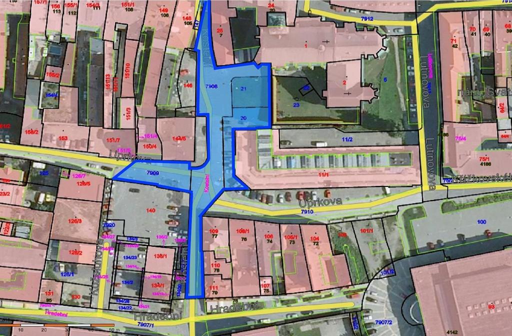 Adresa místa Kapacita Doba e Doba provozu Druh zboží č.: 3 Kostelní ulice - plocha za Muzeem u městské tržnice, parc. č. 20, 21, 7908, 7909, k.ú.