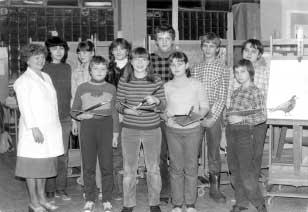Rozhovor s Danu í Mazurovou, drïitelkou Ceny mûsta Pfierova Zku enosti z ateliérû chci pfiedávat mládeïi Za celoïivotní práci s dûtmi byla vloni ocenûna medailí J. A.