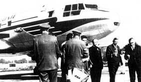 dubna letadlo nesoucí název na eho mûsta bylo i za pfiítomnosti prezidenta âesk ch aerolinií Jaroslava Tvrdíka pokfitûno. âeské aerolinie Starosta J.