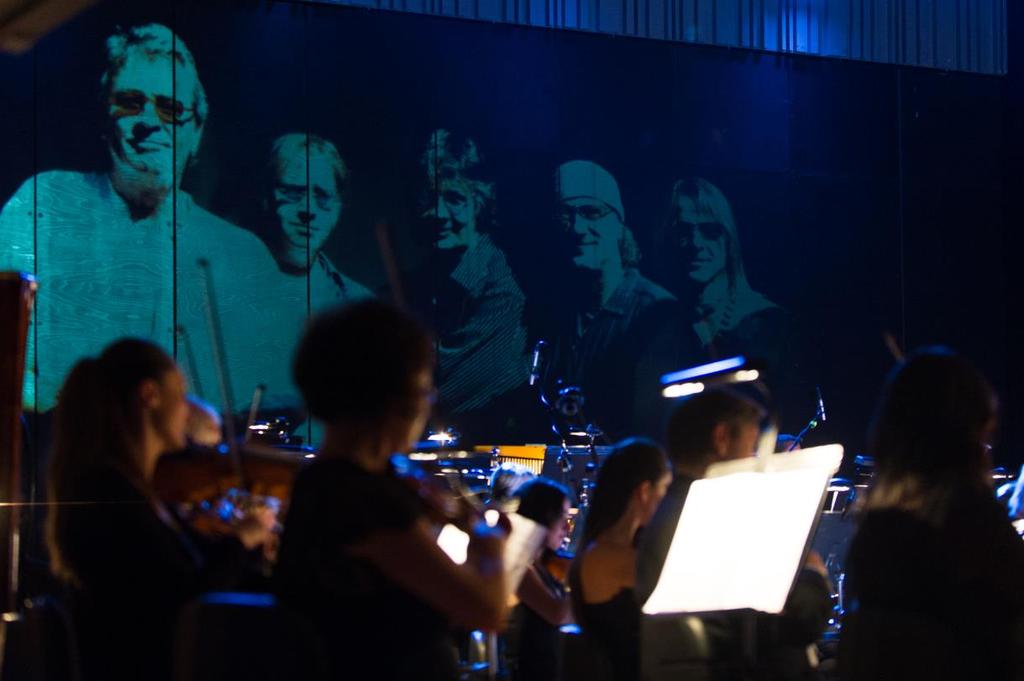 Rock Symphonies Koncert uspořádaný k poctění předloni zemřelému Jonu Lordovi z Deep Purple. Hradeckou Filharmonii dirigoval Mr. Rudolf Mazač, dirigent působící převážně v Německu.