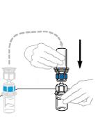 5 Injekční lahvičku s rozpouštědlem připojte k injekční lahvičce s přípravkem VEYVONDI tak, že injekční lahvičku s rozpouštědlem obrátíte a umístíte ji na horní část injekční lahvičky, která obsahuje