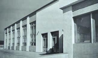 Z HISTORIE KULTURNÍHO DOMU Právû pfied 40 lety do lo v obci Travãice k mimofiádné události. Dne 1. 10. 1977 na poãest 60.