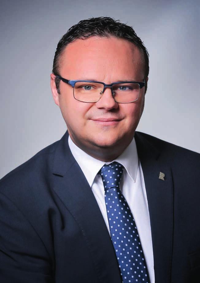 Vážení posluchači a příznivci klasické hudby, Symfonický orchestr Českého rozhlasu do minulé sezony vstoupil s novým šéfdirigentem Alexandrem Liebreichem.