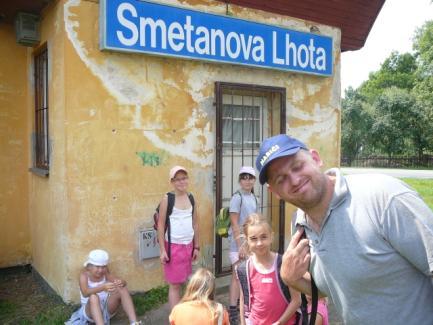 Uskutečnily se také dva výlety, jeden měl vést po naučné stezce z Mirotic do Čimelic, ale nakonec si děti daly v Miroticích