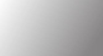 Instalace kabelu k monitoru s instalovanými reproduktory (pouze při natočení na šířku) K připojení kabelu k monitoru použijte montážní šrouby reproduktorů.