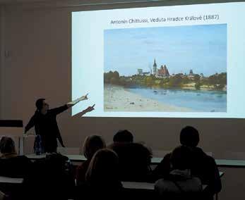 Galerie nabízí svým návštěvníkům také komentované prohlídky výstav a jednotlivých částí stálé expozice Proměny obrazu / Obrazy proměn, určené pro školy a další návštěvníky galerie.