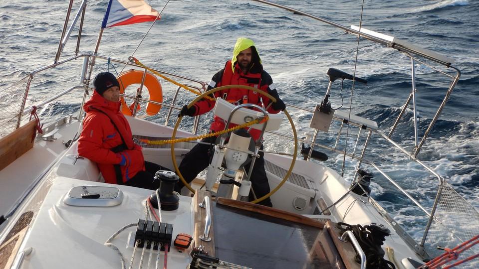 Kréta Řím za dvě stě hodin autor: Tomáš Kůdela 1.6.2015 My Boat Celý rok strávila loď jachtařského instruktora Tomáše Kůdely na Krétě v marině Agios Nikolaos, než přišel čas znovu vyplout.